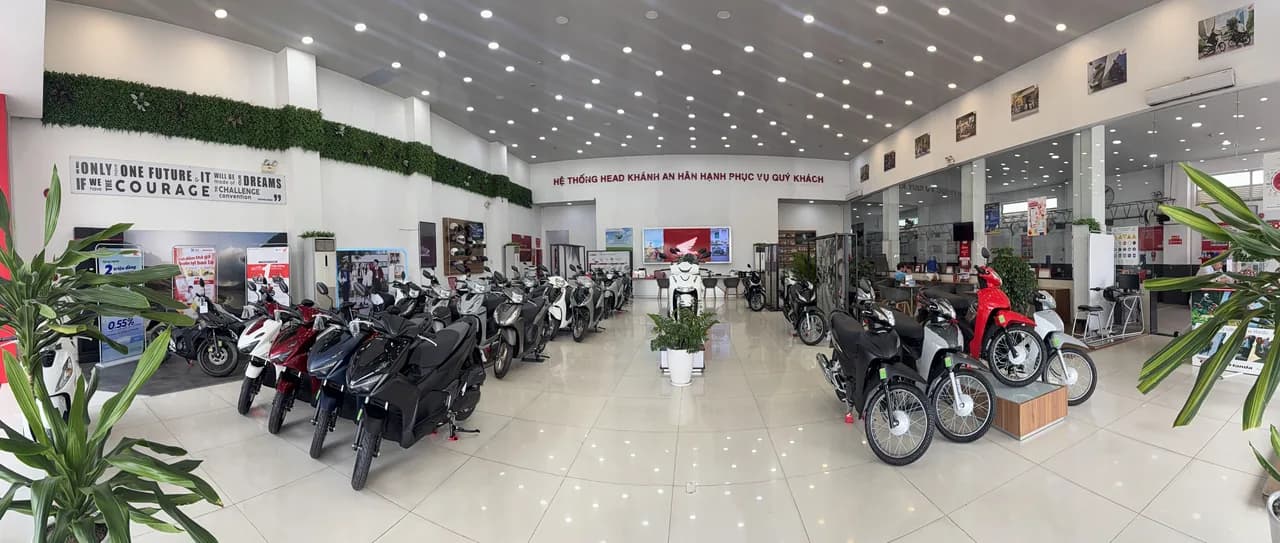 Khu vực trưng bày phụ kiện tại showroom Khánh An