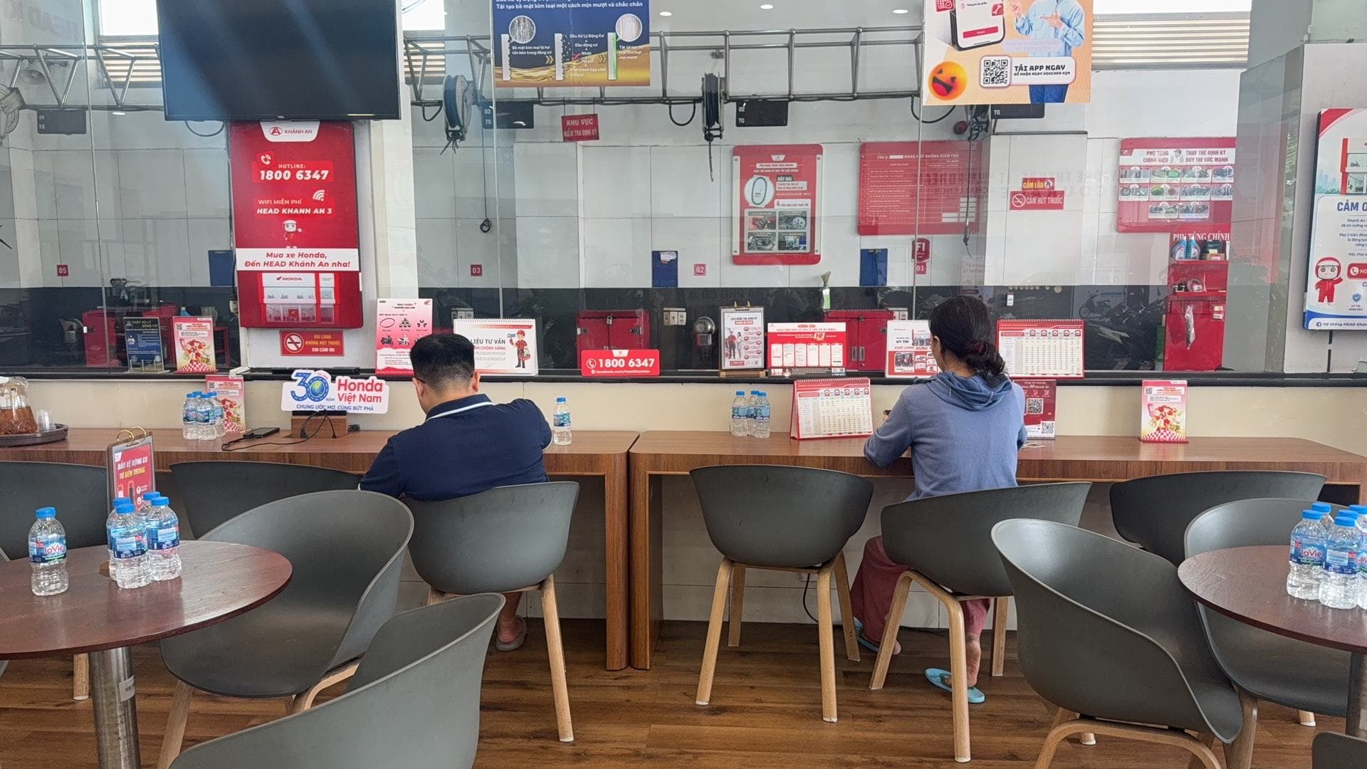 Khu vực tư vấn khách hàng tại HEAD Khánh An